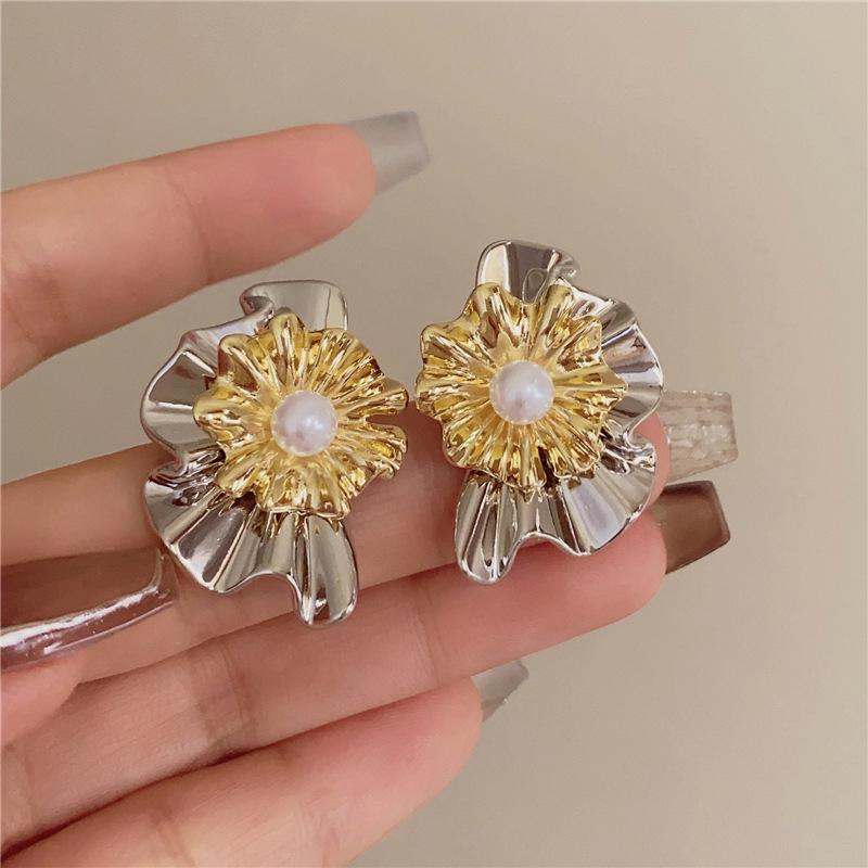 Eleganti Orecchini Argento Metallo Fiore Ago Perla - Design Trendy, Unico e Versatile