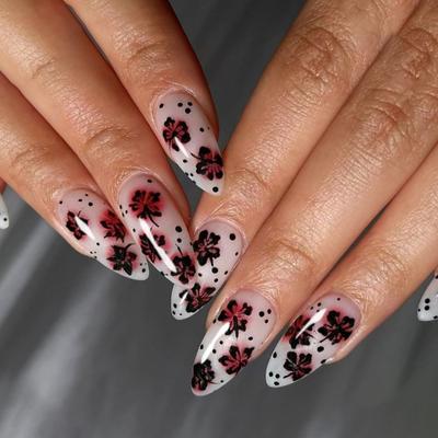 Elegante Schwarz-Rot-Blumen-Nagelkunst-Aufkleber Kunststoff-Press-On-Nägel Schnelle Anwendung 24 Stück Tägliche Fingernägel