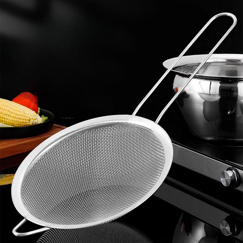 A Strainer, A Household Kitchen Strainer, A Filter Screen, Stainless Steel, for Scooping Dumplings, Juice and Soy Milk, An Oil Filter Screen