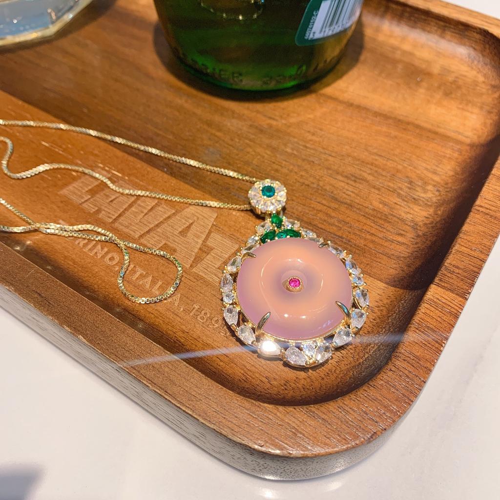 Schmuck Eingelegter Puder Chalcedon Gold Anhänger Runde Sicherheitsverschluss Halskette Temperament Damen Jade Anhänger