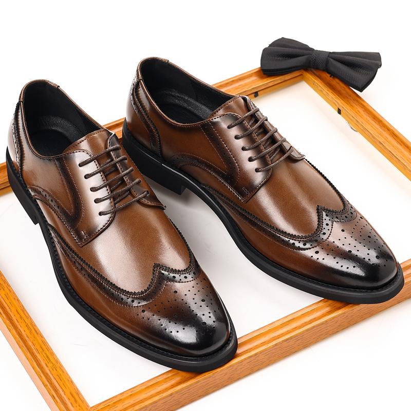 2025 New Designer Brown Brogue Shoes for Men Fashion Casual Lace Retro Dress Shoes Man Spring Autumn Pointed Wedding Shoe Man