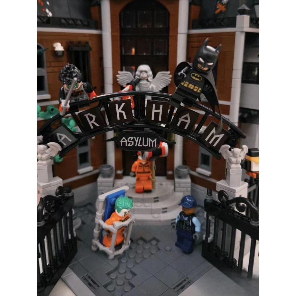 2025 NOVÝ stavebnicový model Arkham Asylum 76300, vhodný jako dárek k narozeninám, sběratelský předmět nebo dekorace pro dospělé.