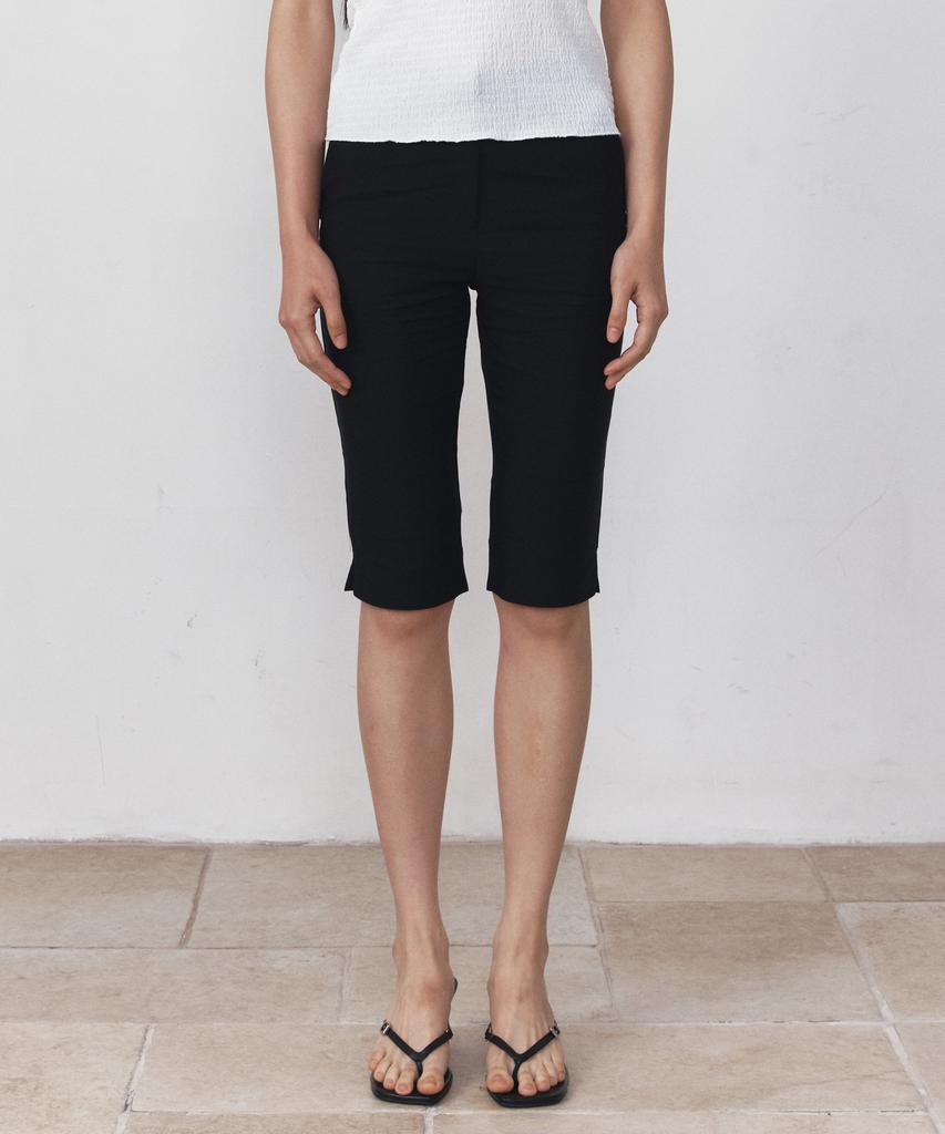 HOURMOND Slit Capri Pants_Black