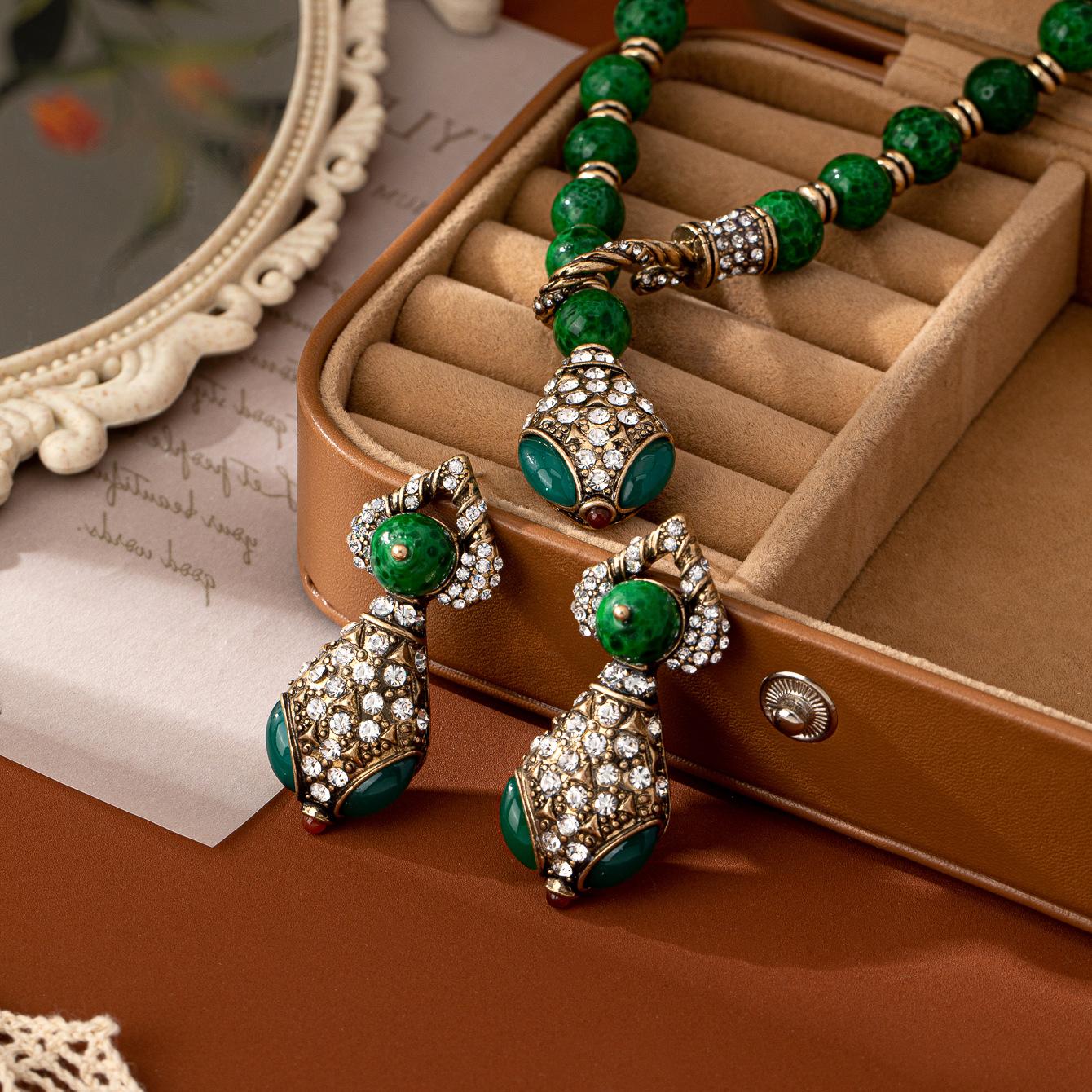 

Green Snake Frog Skin Glazed Temperament Earrings Court Style Earrings Necklace 18K