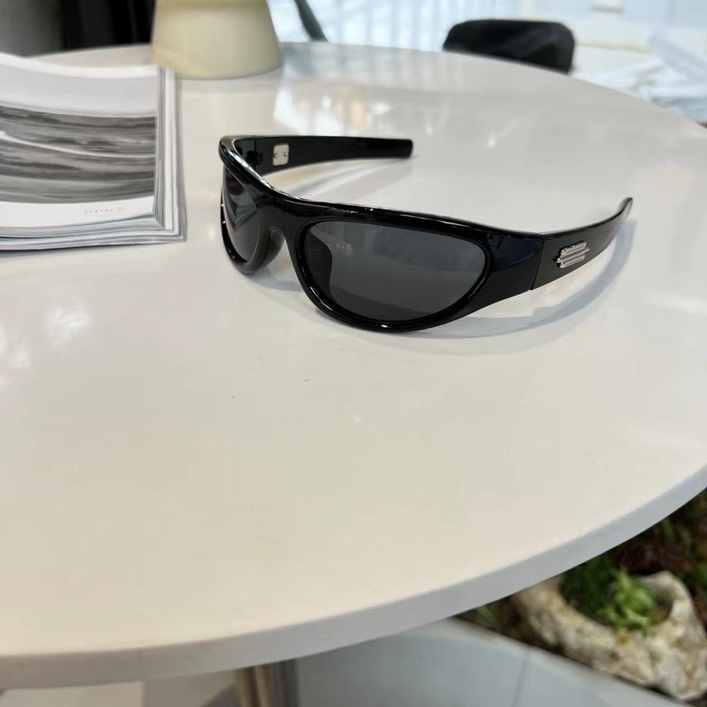 New Fashion Sunglasses for Women UV400 Protection Trendy Outdoor Sun Glasses Stylish Design