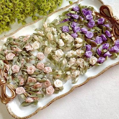 20 ST Konstgjorda Rosetter av Satinband Mini Handgjorda Rosor Blomma Tygapplikationer för Bröllopsdekoration Pyssel Sömnadstillbehör