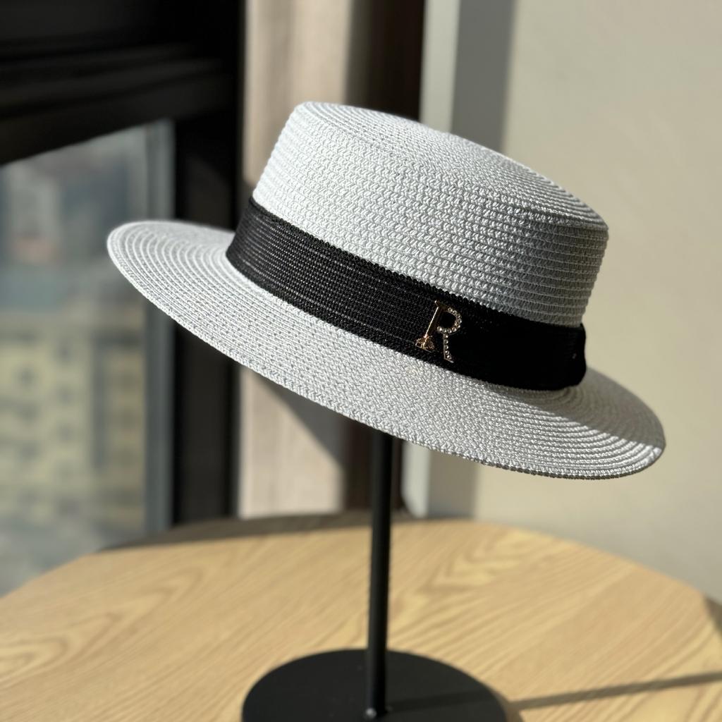 Retro Hepburn-style straw hat for women, suitable for summer outings and vacations at the seaside, beach sun protection hat, vintage flat-brimmed