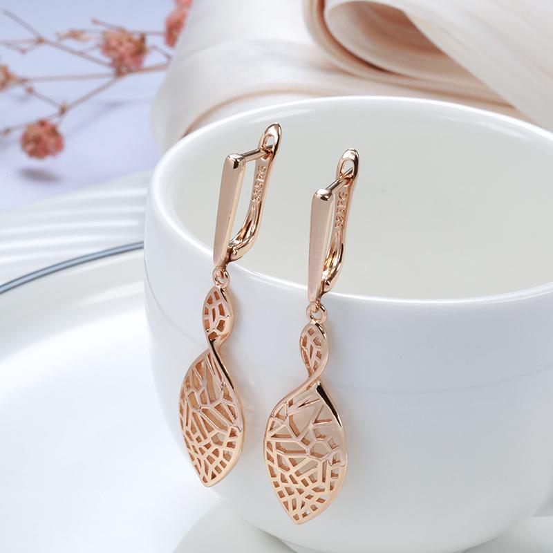 Roségoldfarbene Blattform Lange Hängeohrringe Damen Hohles Design Vintage Trendiger Schmuck Elegante Englische Ohrringe