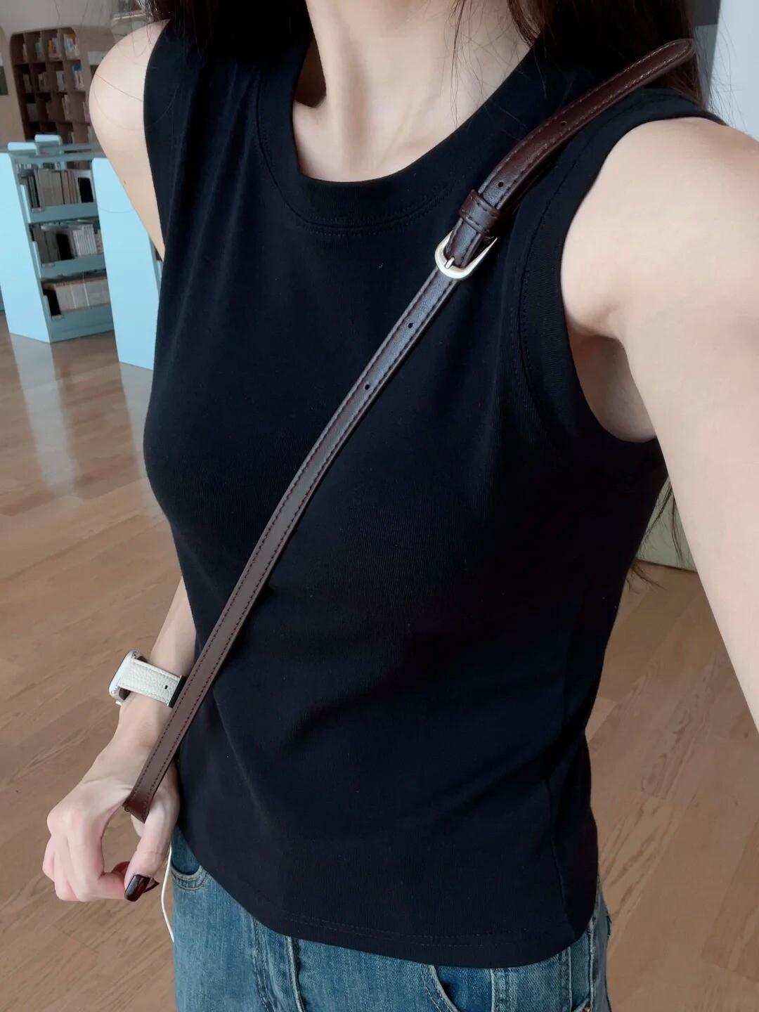 

Minimalist cotton vest for women s summer outer wear, covering sub-breasts, bottom top, basic style, with I-shaped suspenders inside. XL чорний
