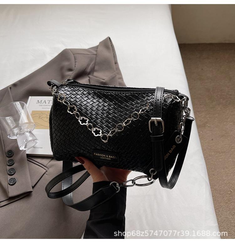 Niche Design Bag Women's 2025 Summer New Popular Versatile Temperament Crossbody Bag Commuter Crossbody Bag