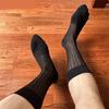 Herren Leichte Dünne Transparente Nylon Netzstrümpfe Modisches Wellenförmiges Gestreiftes Muster Formelle Socken für den Modernen Gentleman Geschenk
