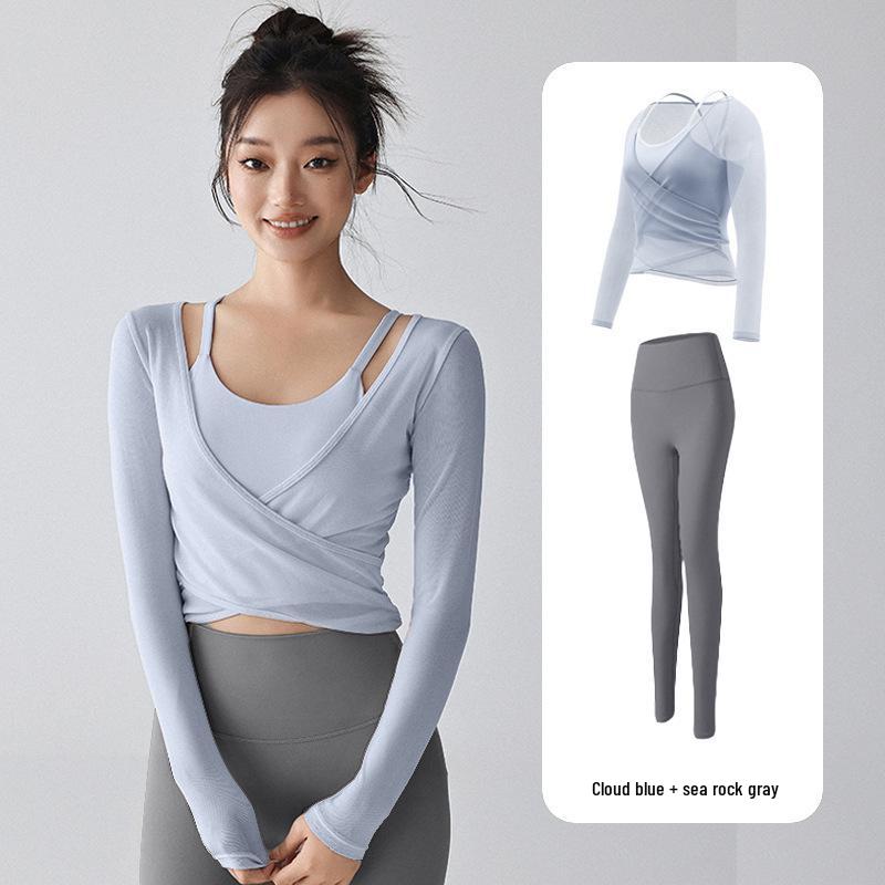 Women's Long Sleeve Yoga Set with Padded Top for Pilates Training