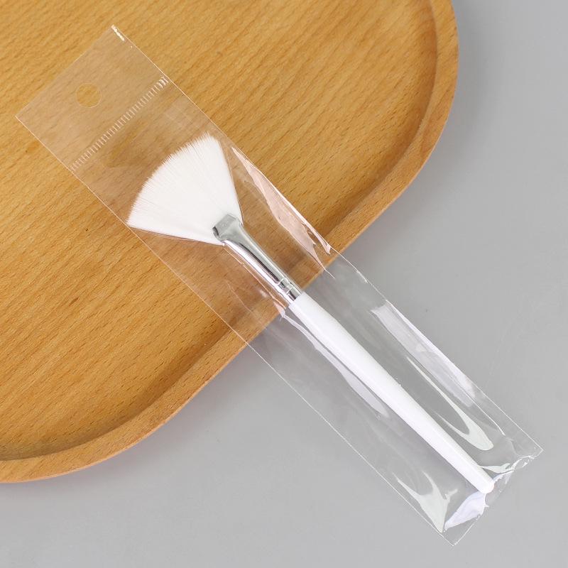 Fan-Shaped Beauty Brush: Essential Oil & Concealer Tool for Brightening Makeup