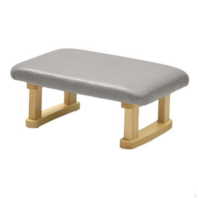 Elegante taburete con patas de madera para la decoración del hogar.