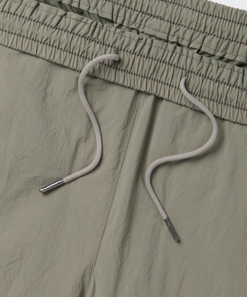 MUSINSA STANDARD Nylon Crease One-Tuck Wide Elastic Pants [Dusty Khaki]