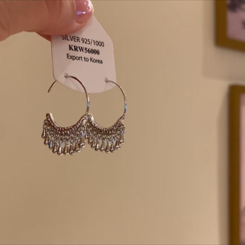 Exotic high-end fringed earrings, niche retro ethnic style earrings, French heavy industry bohemian earrings.