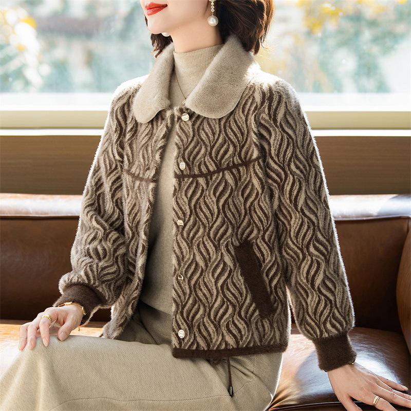 Women's Stylish Winter Coat: Middle-aged and Elderly Imitation Mink Velvet Woollen Thick Knit Cardigan Top