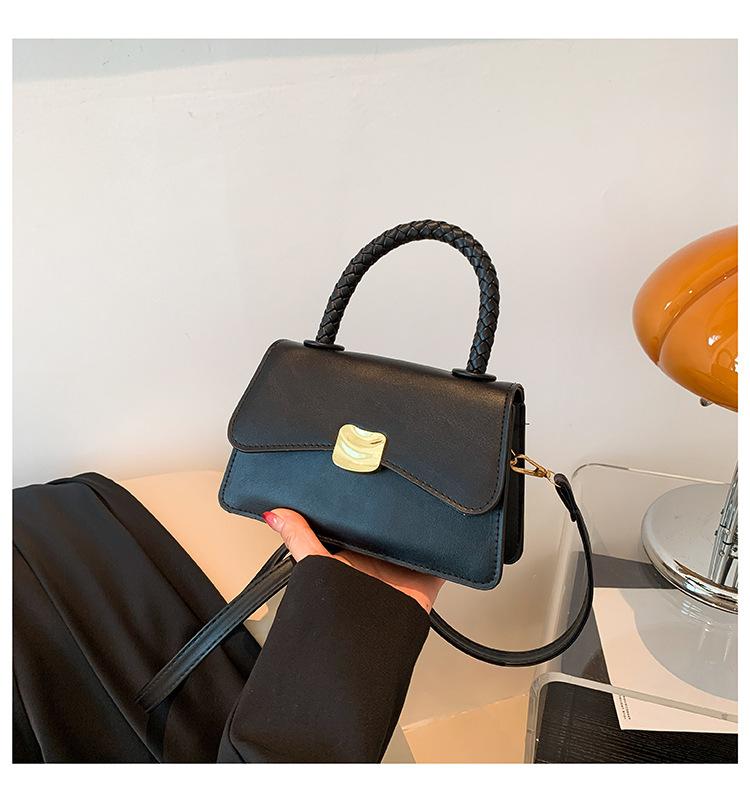 

This year s popular underarm bag women s 2024 autumn new high-end texture niche design versatile single shoulder oblique span bag чорний