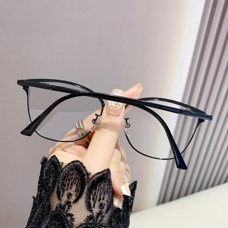 Personalized Cat Eye Photochromic Myopia Glasses Large Frame Color Changing Glasses Retro Anti Blue Light Near Sight Glasses