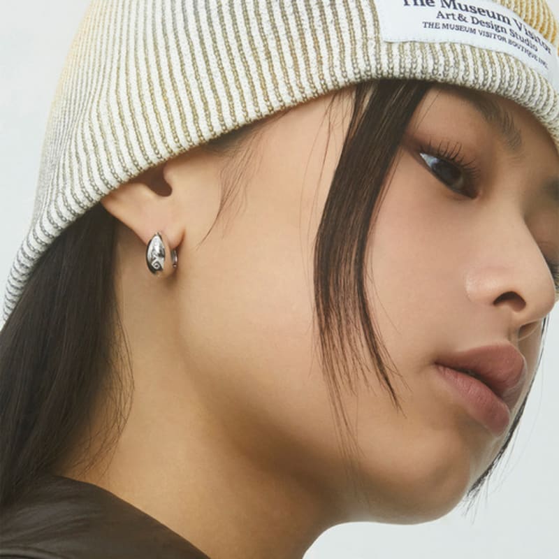 NEUF PIECE DROLE FAUTE ONE TOUCH EARRINGS / Medium