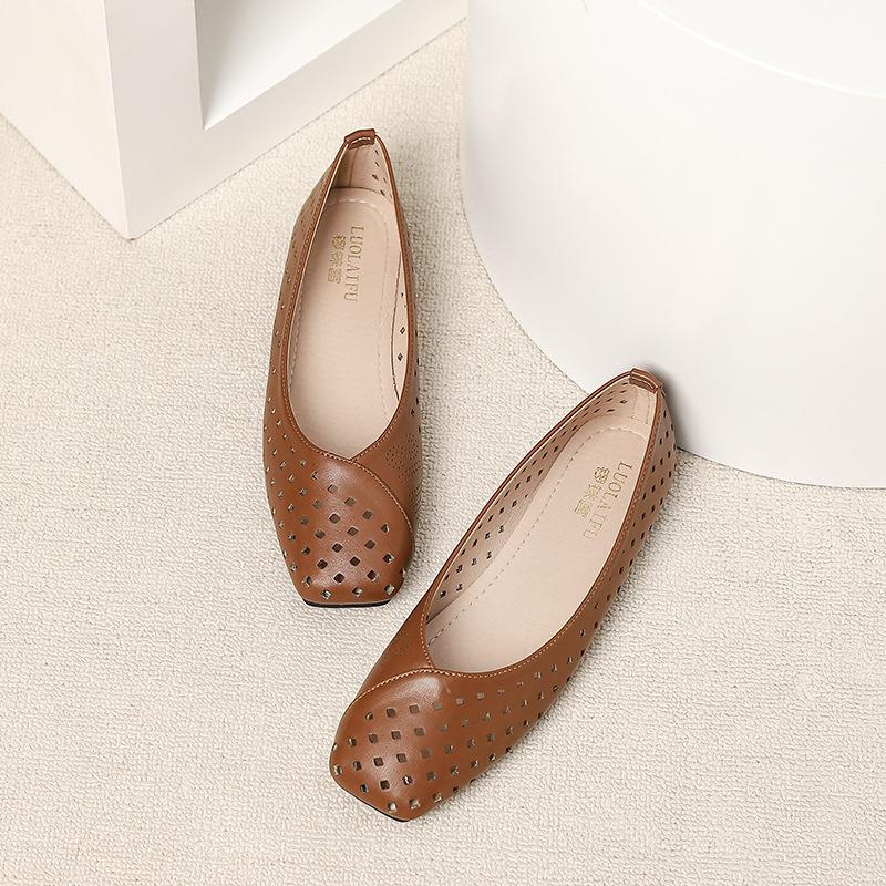 

Модные весенне-летние лоферы слипоны с перфорацией для женщин, квадратный носок, дышащие балетки 35-44 большого размера, мягкая подошва, мокасины с вырезами для женщин 35 коричневый