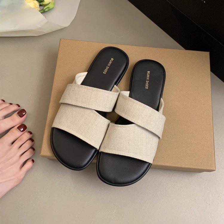 

Flat-bottomed slippers women s summer wear 2025 new simple casual lazy seaside vacation wind one-word beach shoes 40