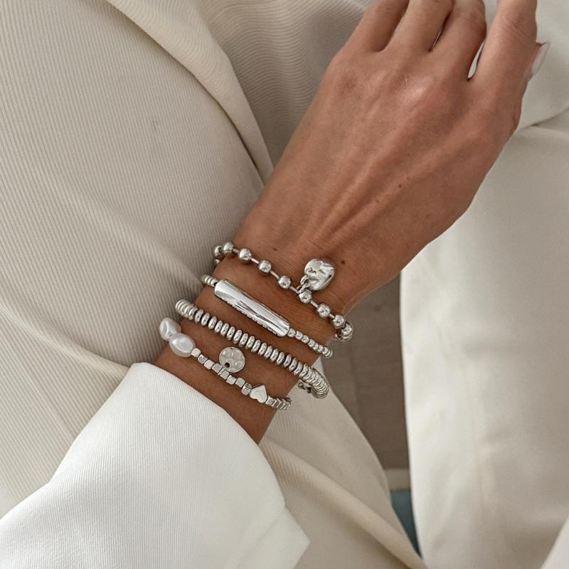Stylish Stretch Comfort Fit Simulated Pearls Bead Bracelet Featuring Heart Charm for Gift and Fashion Accessory