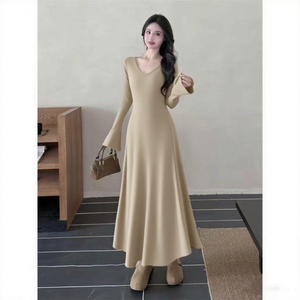 Women's Elegant V-Neck Long Sleeve Knit Dress - Slimming, Versatile, and Flattering for Autumn and Winter