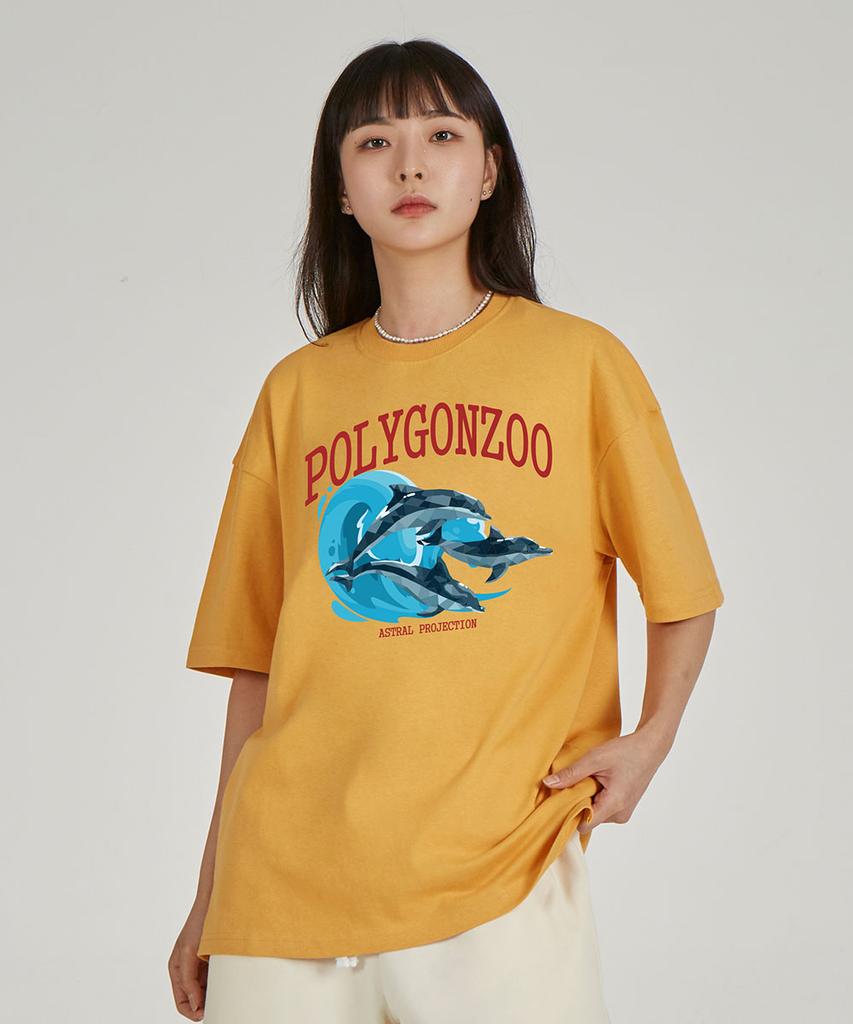 ASTRAL PROJECTION Polygon Dolphin Round Neck 15-Count Cotton Short Sleeve T-Shirt_Cheddar