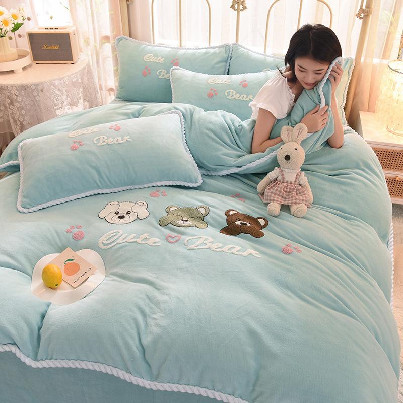 

Утолщенный Молочный Коралловый Флис Четырехпредметный Двусторонний Пододеяльник Детская Фланелевая Флисовая Простыня Набор из Трех Предметов 1.8 4pc quilt cover 2 * 2.3