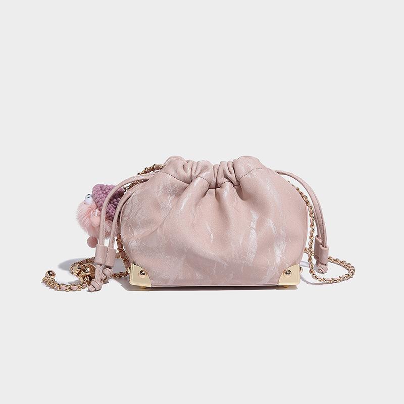 

Нішевий дизайн високоякісної текстурної моди відро для жінок 2024, нова мода, універсальна модна сумка-мессенджер на одне плече рожевий