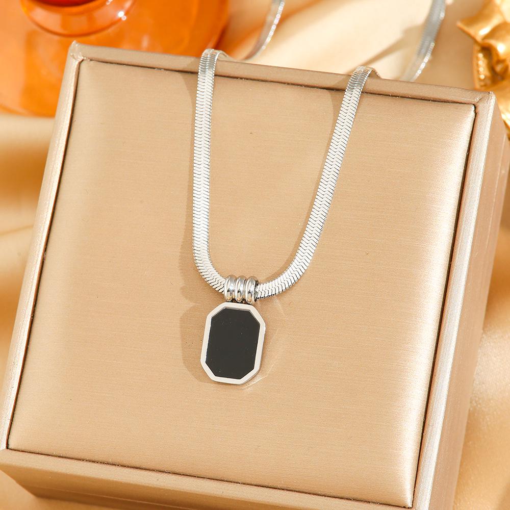 Exquisite 18K Gold-Plated Titanium Steel Necklace - Women's Clavicle Chain Jewelry, Fade-Resistant