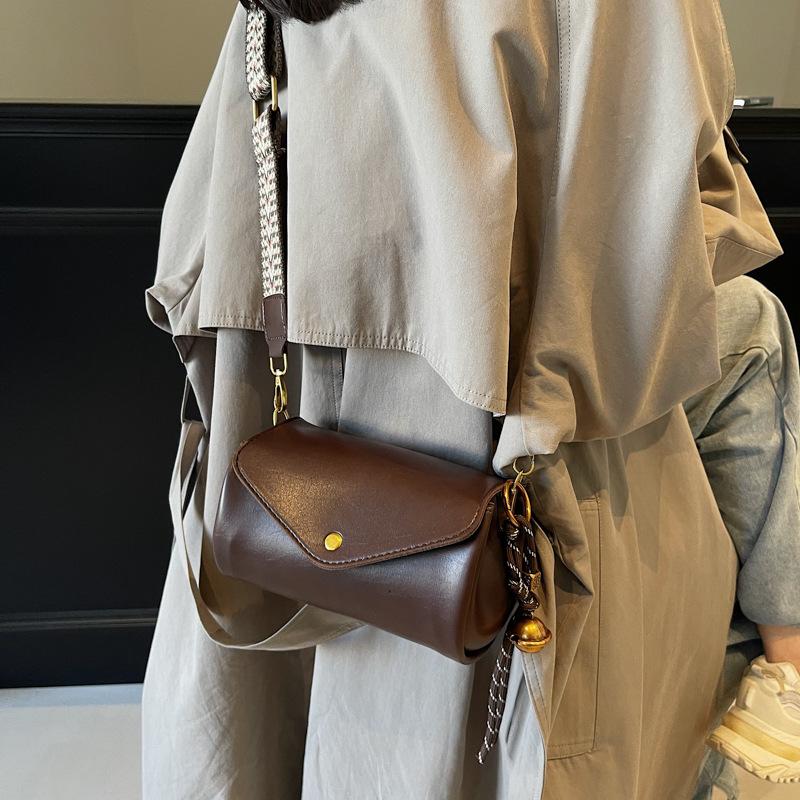 

Женская сумка премиум-класса с текстурой, новая популярная нишевая сумка-мессенджер 2025 года, модная сумка-тофу, маленькая квадратная сумка 20*12*11 темно-коричневого