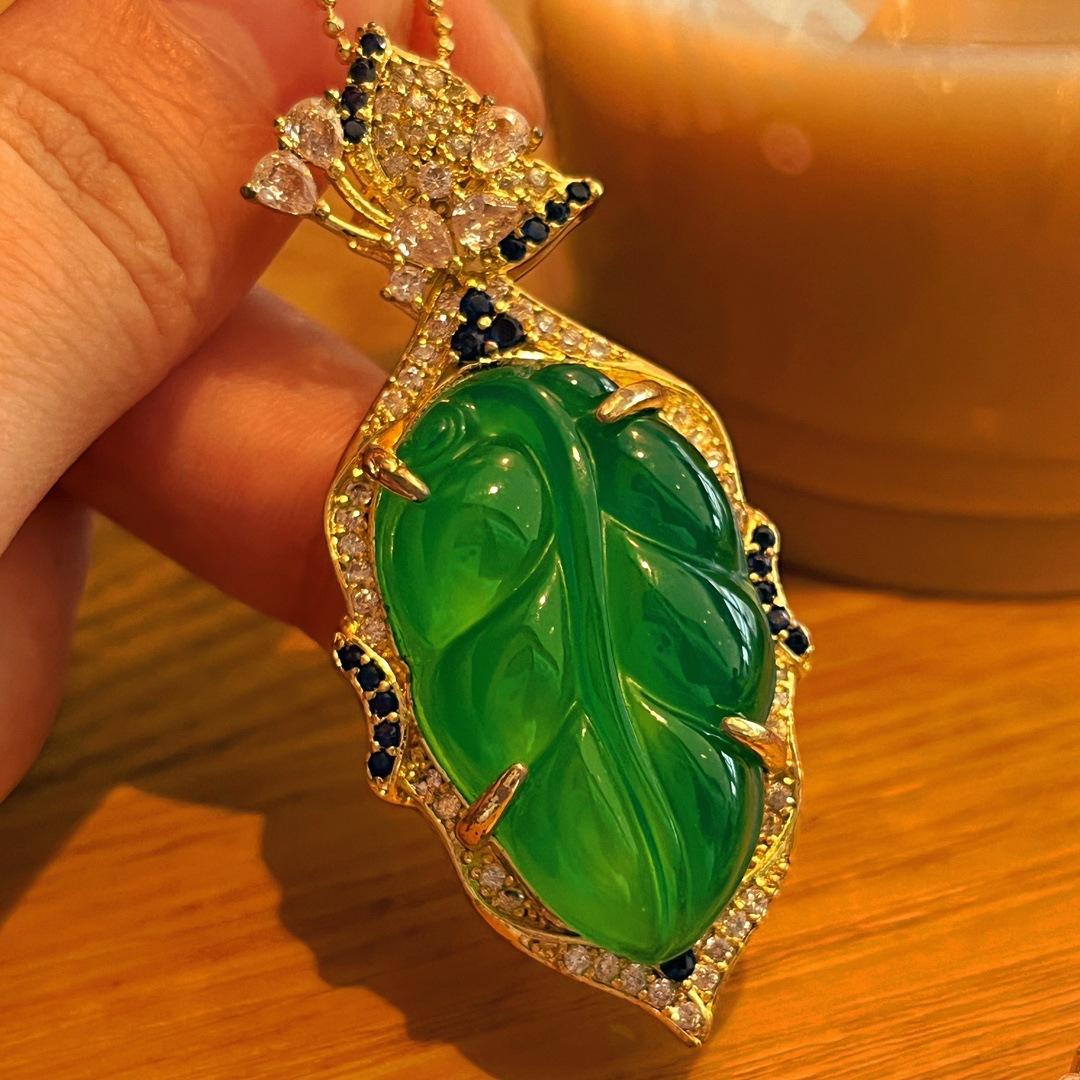 

Full Green Yang Green Natural Agate Green Chalcedony Pendant Female, Real Shot Fidelity
