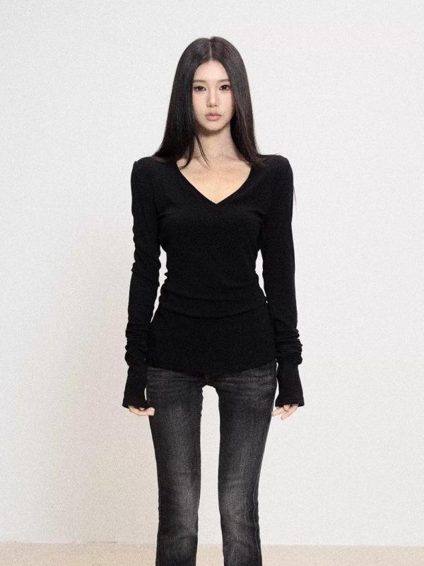 Gentle & Sweet Early Spring V-neck Slim Fit Women's T-shirt