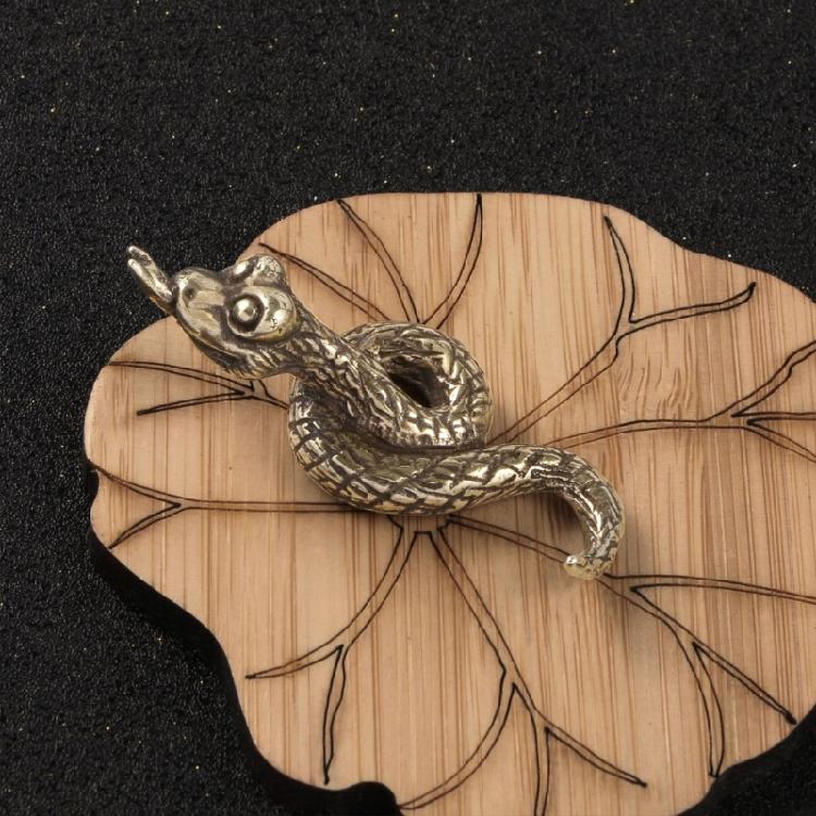 Elegant Brass Snake Statue Antique Figurines Copper Texture Suitable for Sophisticated Home and Office Decorations