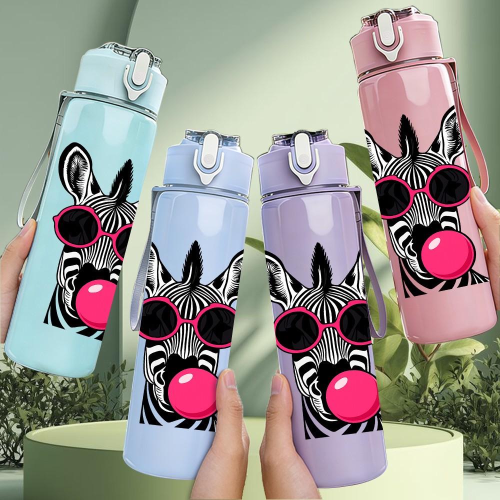 1PC Zebra With Pink Lollipop Print 750ml Color Plastic Sports Water Bottle Leakproof Flip Straw Lid Suitable for Sports Office Home Use