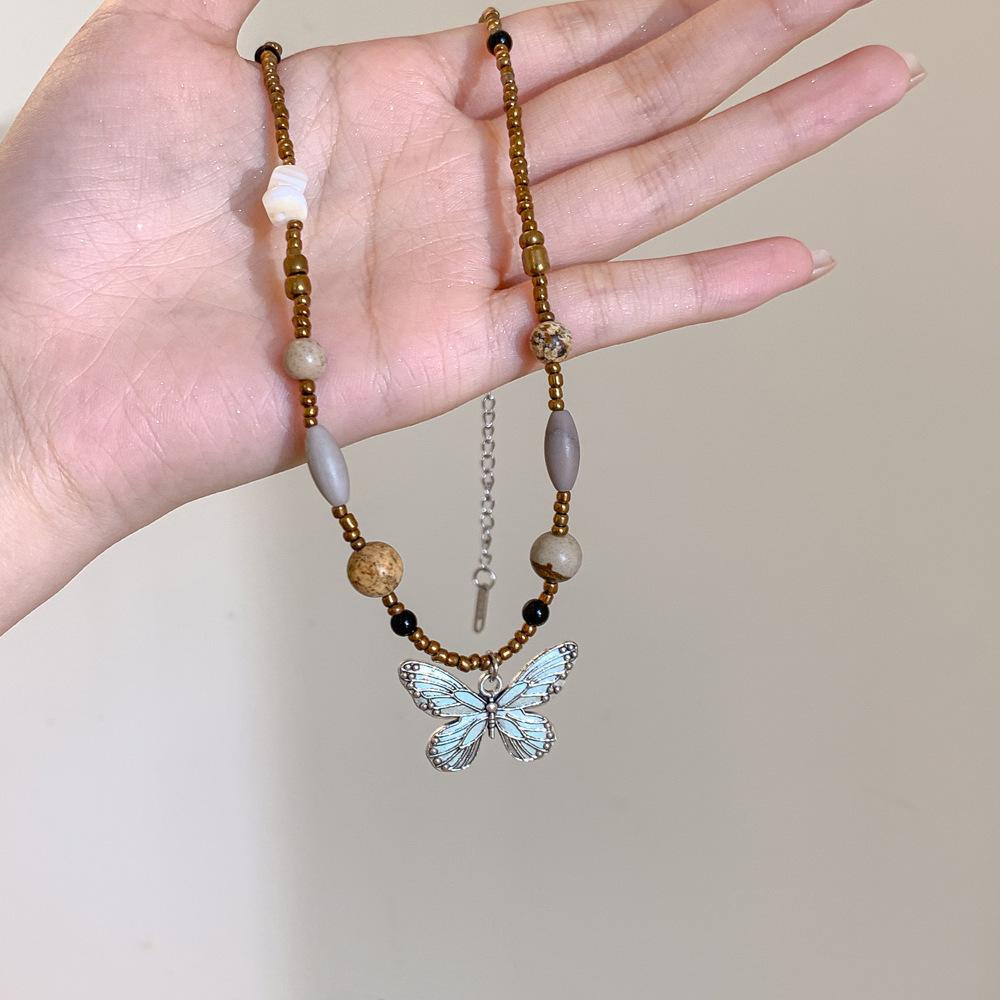 Retro Chinese Beaded Butterfly Necklace: Elegant Light Luxury Clavicle Chain with Zen Meaning for Women.