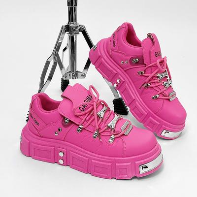 Trendige rosa Herren-Skateboard-Schuhe Hochwertige Metallnieten-Plateauschuhe Stilvolle Designer-Freizeitschuhe Zapatillas De Deporte
