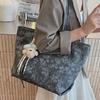 Tote Bag A Stylish Large Summer Bag Single-shoulder Bag A Fashionable Large-capacity Underarm Bag for Women's Commuting