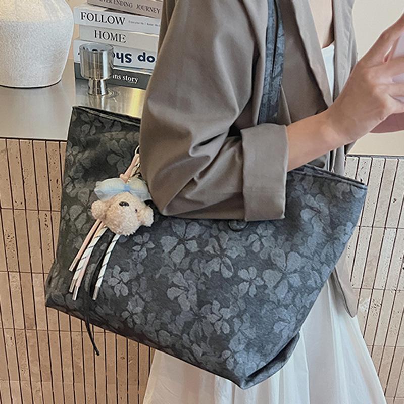Tote Bag A Stylish Large Summer Bag Single-shoulder Bag A Fashionable Large-capacity Underarm Bag for Women's Commuting