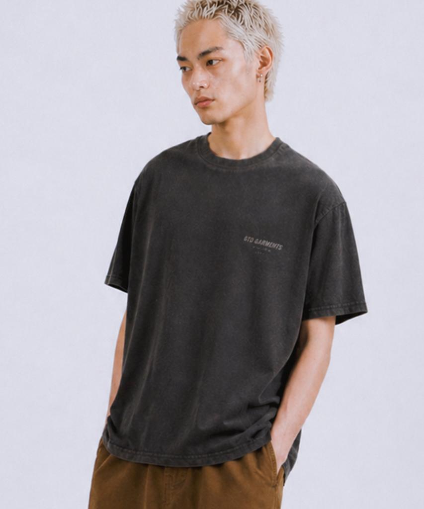 QT8 GARMENTS Lb Pigment Simple Logo Tee (Charcoal)