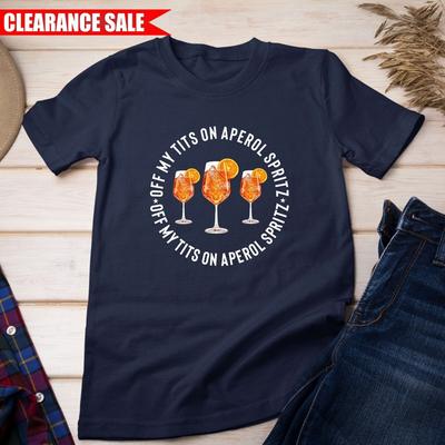 Von meinen T*tten auf Aperol Spritz T-Shirt Bedruckter Cocktail Prosecco Liebhaber Geschenk T-Shirts