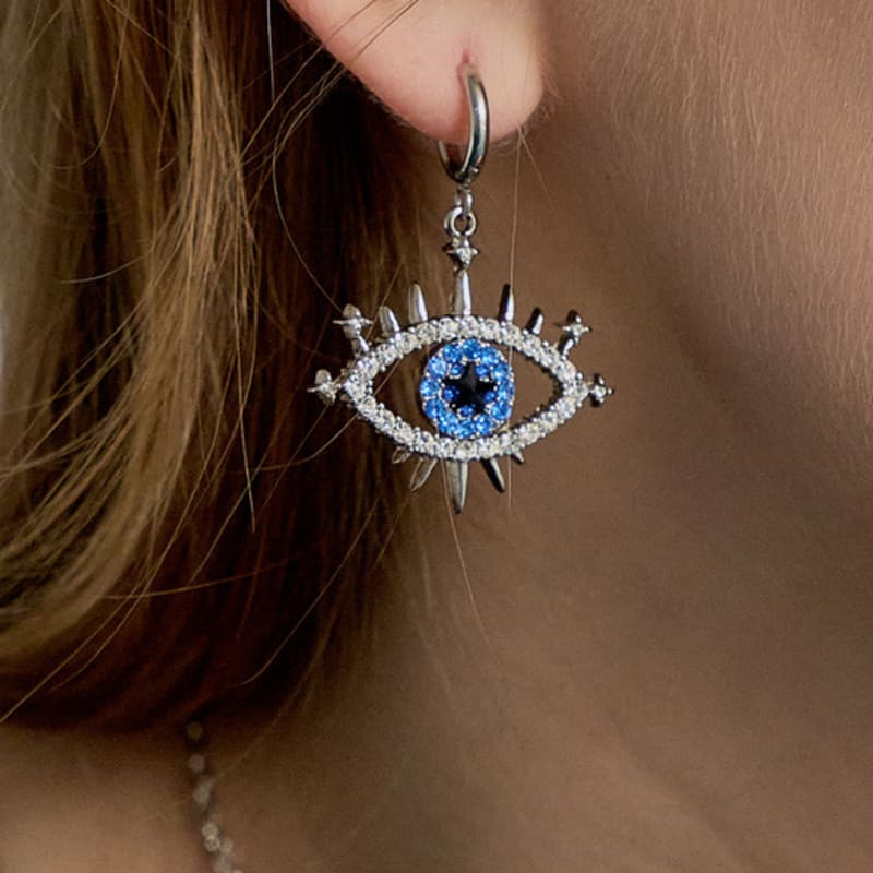 MUSE BY ROSE SAPPHIRE EYE LOGO EARRING [silver