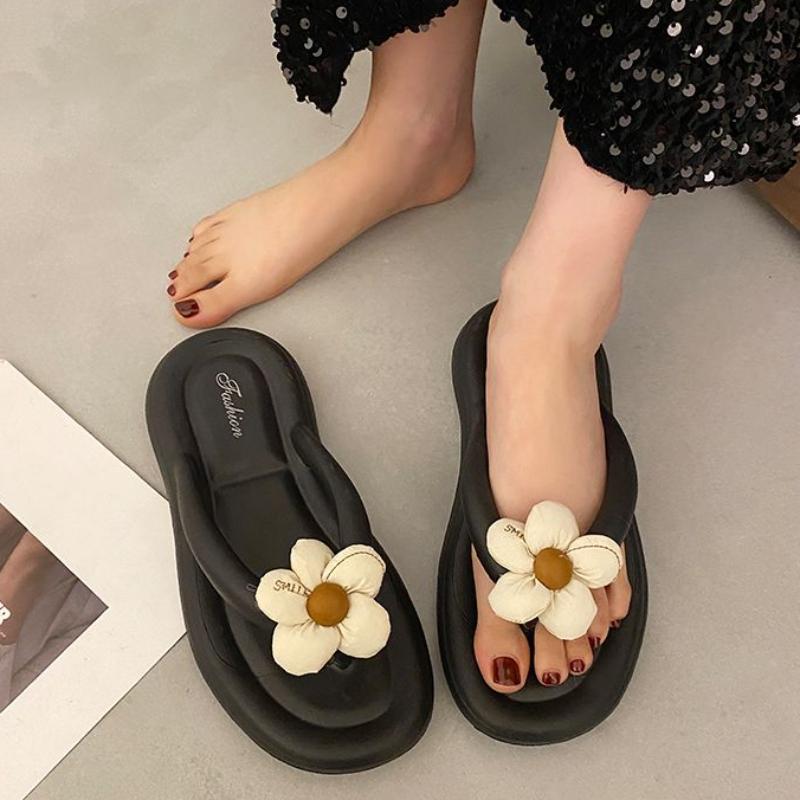 Soft Woman Slippers Cute Summer Shoes for Women 2024 Kawaii Sandals Bathroom Flip Flops Slides On Beach Thick Platform Unique W