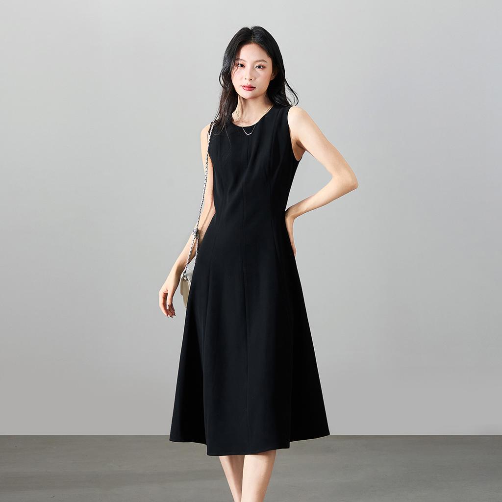 Minimalist round neck sleeveless vest dress for 2026 spring fashion, versatile and slimming, mid length dress