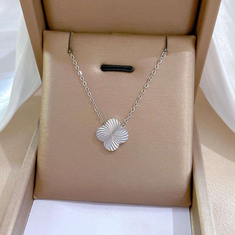 Four-Leaf Rotating Personality Minimalist Wind Furnace Real Gold Necklace Female Collarbone Chain With