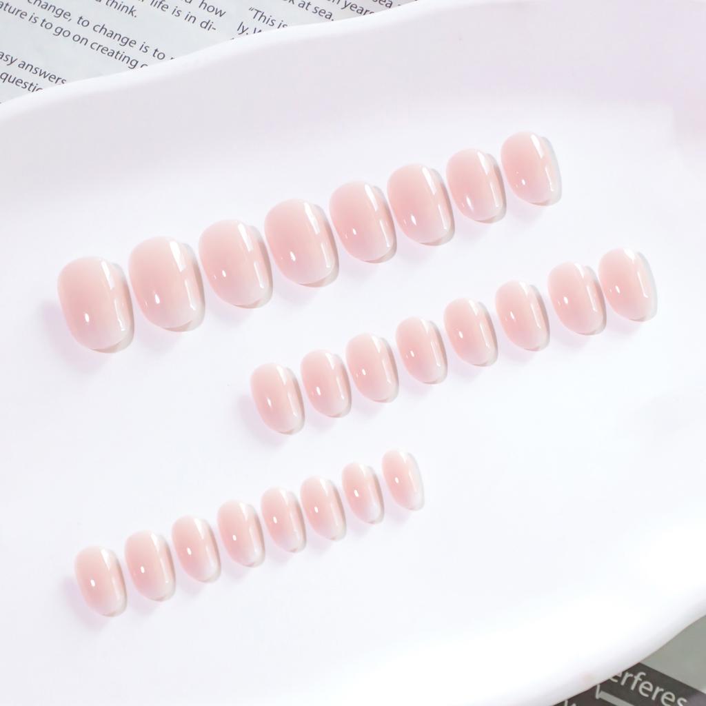 Delikatny różowo-biały stopniowy kolor francuski noszony na paznokciach prosty krótki okrągły film do manicure paznokcie tipsy