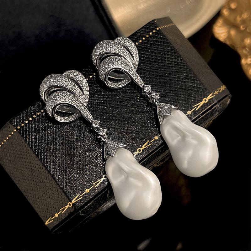 

Ювелирные серьги-пусеты Геометрические Имитация жемчуга Барочные украшения Высокий стиль Легкая роскошь Женские белый