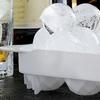 Stor isbricka Snabbfrysande sfäriska isbollsformar med förseglat lock Ingen lukt Långsamt smältande klar isbollsmaskin för whiskycocktails